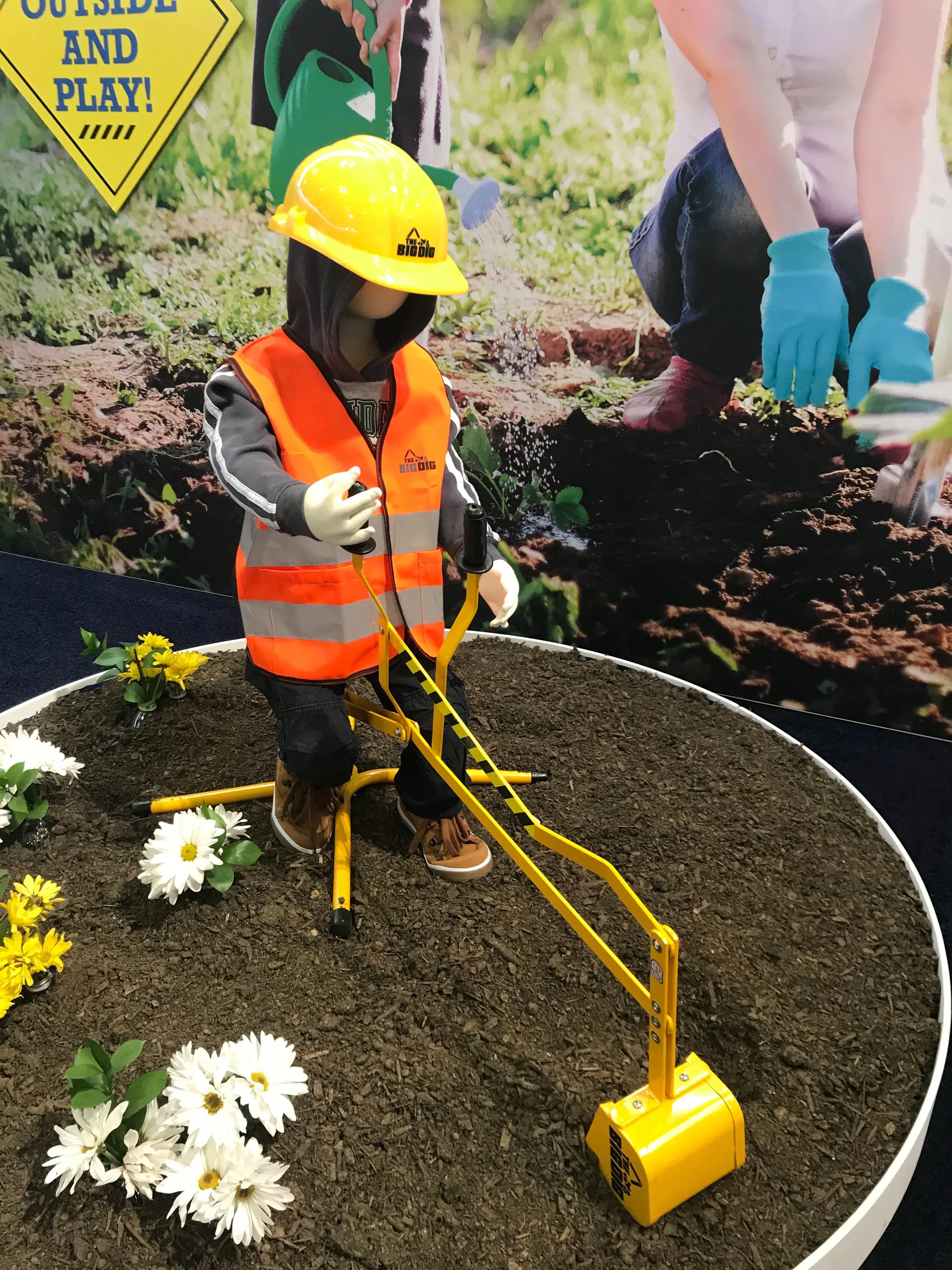 The Big Dig Sandbox Digger Excavator Crane Is A Digger-Enthusiast's Dream