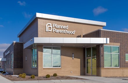 ST. PAUL, MN/USA - JANUARY 1, 2017: Planned Parenthood clinic exterior and logo. Planned Parenthood ...