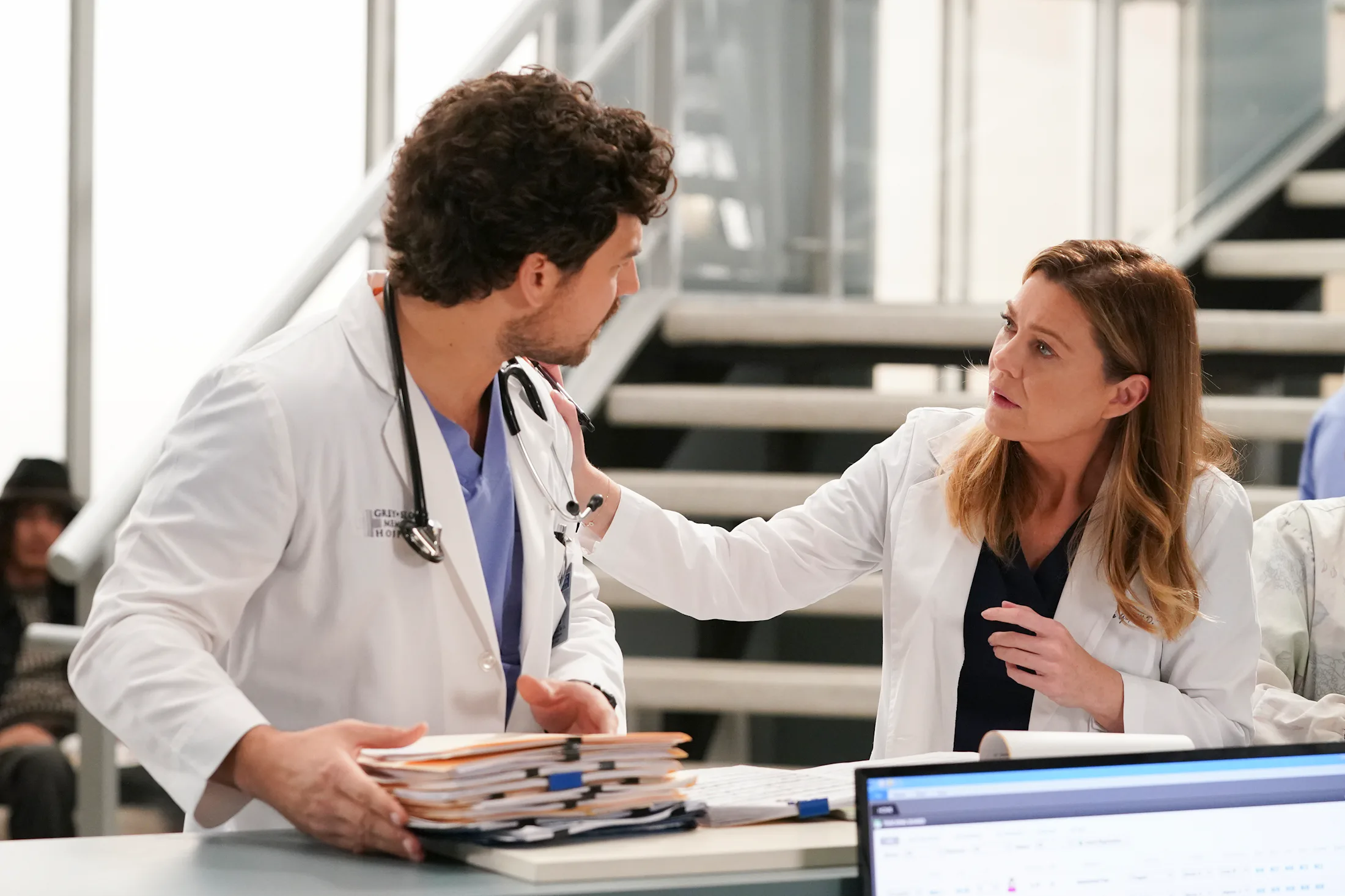 What s Wrong With DeLuca On Grey s Anatomy Meredith Carina Are Worried what-s-wrong-with-deluca-on-grey-s-anatomy-meredith-carina-are-worried