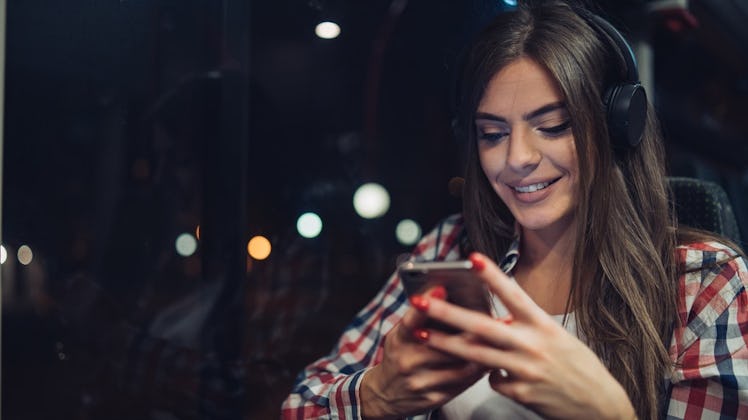 A woman texts her crush a question hoping to start a conversation.