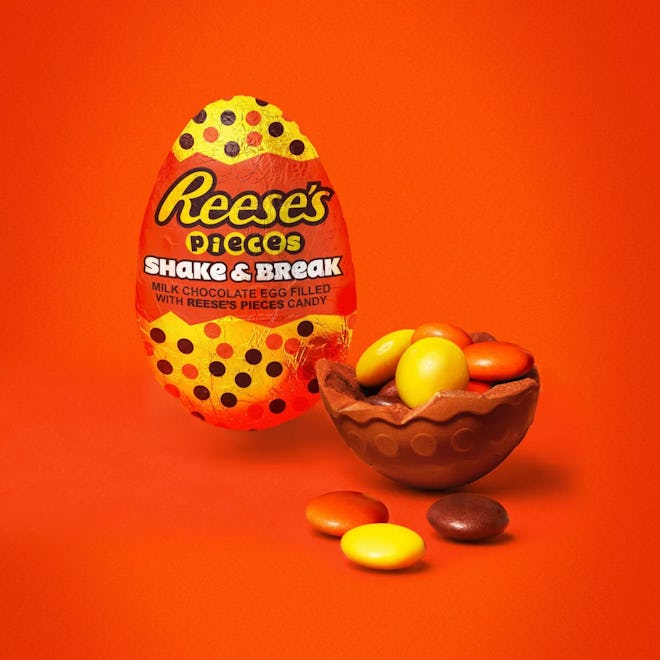 Reese's Pieces Shake and Break Egg