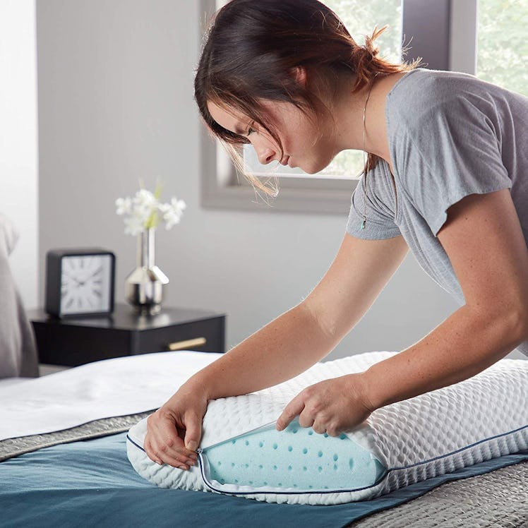 WEEKENDER Ventilated Gel Memory Foam Pillow