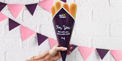 Olive Garden has breadstick bouquets for Valentine's Day 2020.