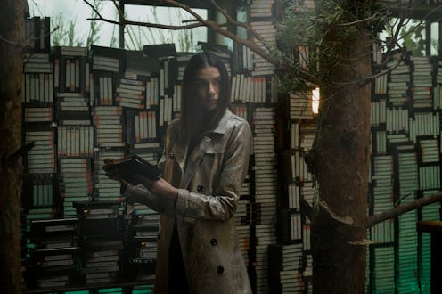 Dodge uses the Head Key to enter into Erin's mind.