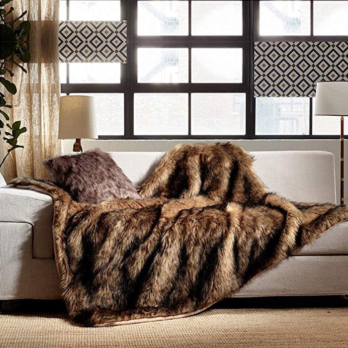 HORIMOTE HOME Faux Fur Throw Blanket