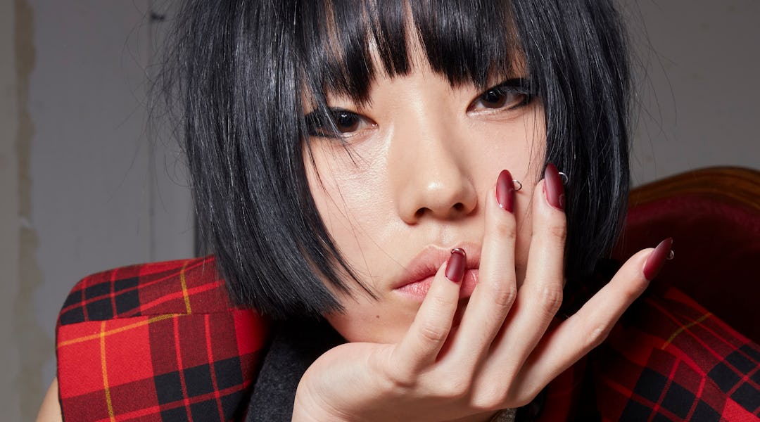 New York Fashion Week Fall Winter Nail Art Trends Are All About Diy Glamour