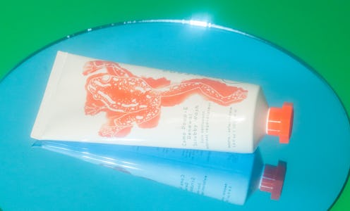 Campaign imagery of HoliFrog's new Como Popp-E Renewal Scrubby Wash.