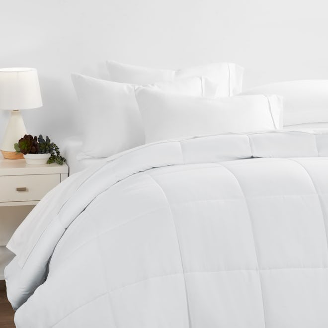 Noble Linens Down Alternative Comforter