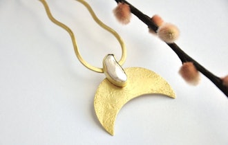 Pearl Hair Pin with Crescent Moon