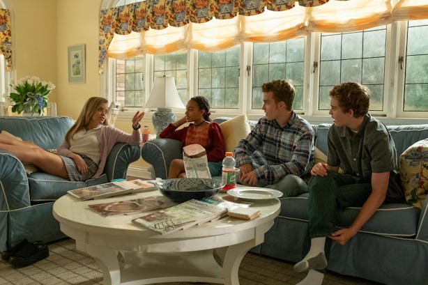When Does 'Little Fires Everywhere' Take Place? The '90s References Are - When Does Little Fires Everywhere Come Back On