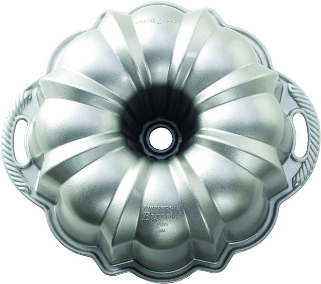 Nordic Ware Platinum Collection Anniversary Bundt Pan (10.5 by 10.5 by 4.5 Inches)