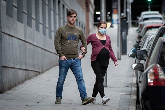 A pregnant person and her partner in Madrid.