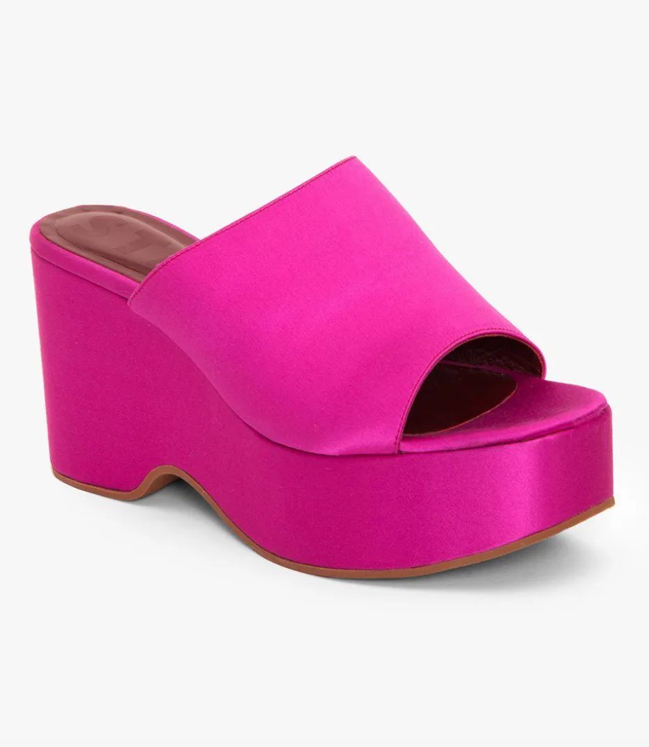6 Sandals Trends For Spring 2020 To Complete Any Warm-Weather Outfit