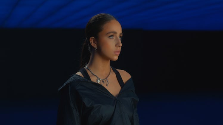 Tate McRae appears in the 'That Way' music video.