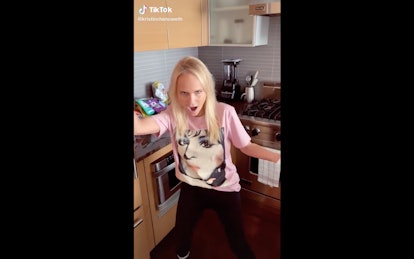 Kristen Chenoweth hits some high notes while cleaning her house.