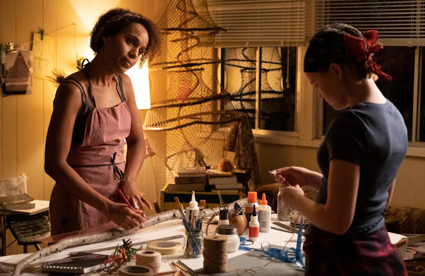 Mia (Kerry Washington) and Izzy in 'Little Fires Everywhere' Episode 4