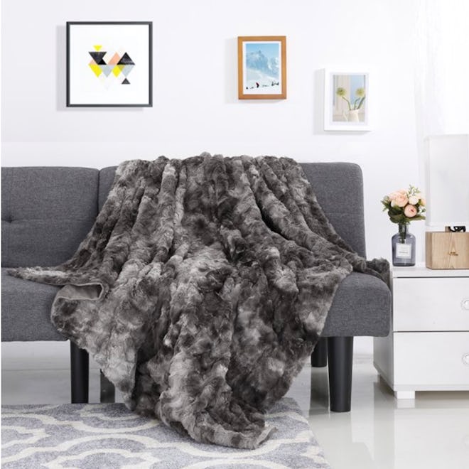 LANGRIA Luxury Super Soft Faux Fur Fleece Throw Blanket 