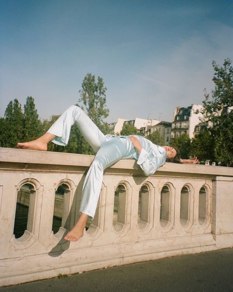 A model lying on a bridge railing in a Simonett light tulla set