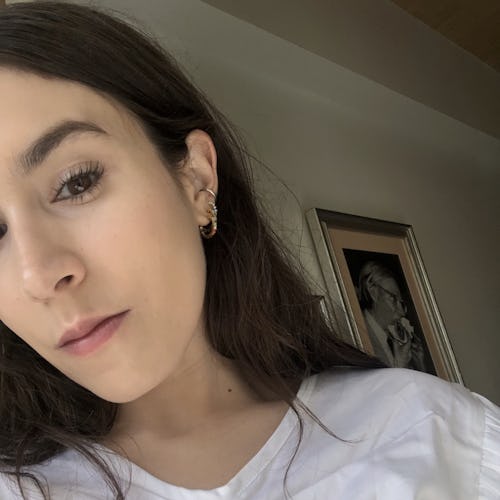 Lauren Caruso selfie in a white dress shirt with her wfh makeup look