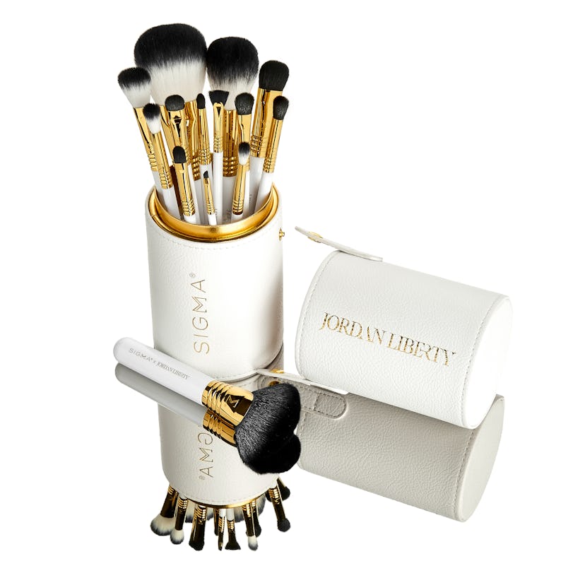 14-piece brush set and brush cup from the Sigma x Jordan Liberty Master Artistry Collection.