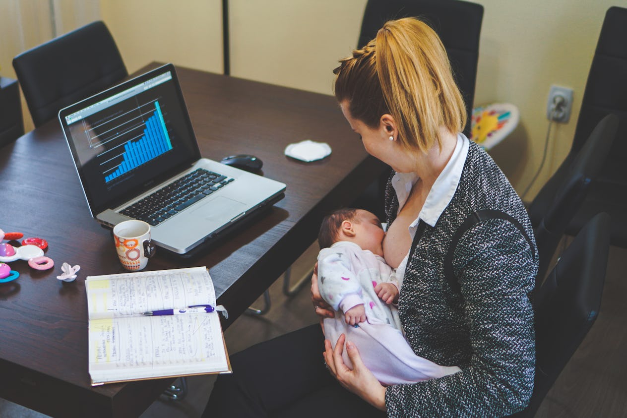 8 Online Breastfeeding Support Groups