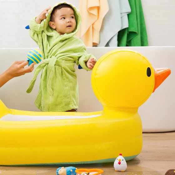 Munchkin White Hot Inflatable Duck Safety Baby Bath Tub