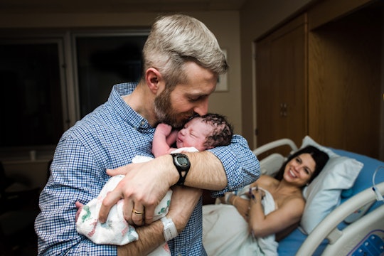 24 Birth Photos Of Dads Meeting Their New Babies That'll Make You Sob