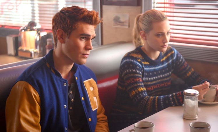 A 'Riverdale' photo of Archie and Betty kissing has fans convinced they'll get together in Season 4.