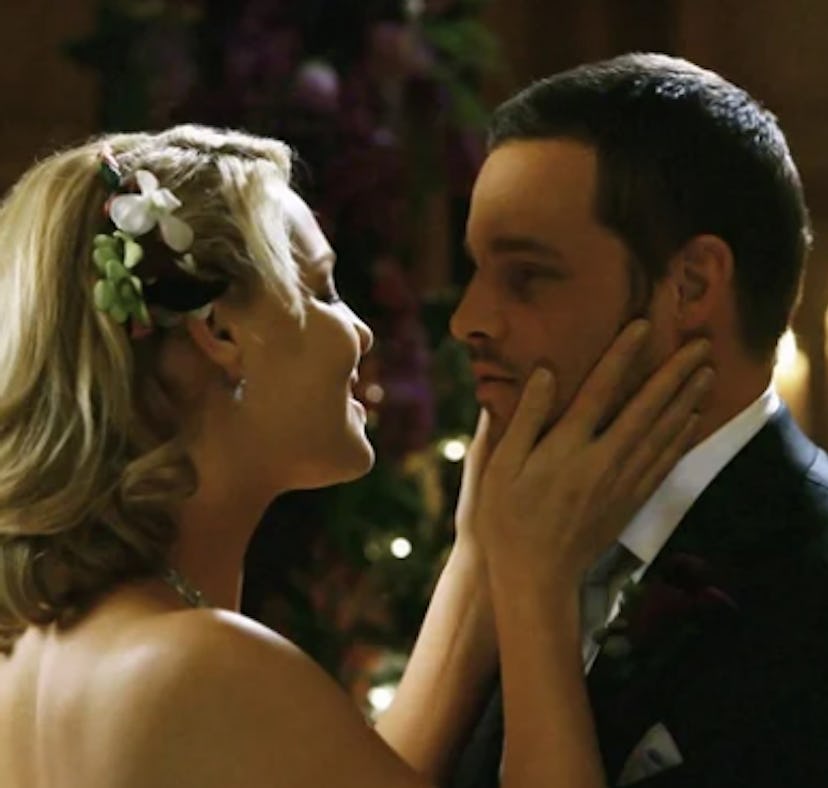Izzie & Karev share a romantic moment on 'Grey's Anatomy.'