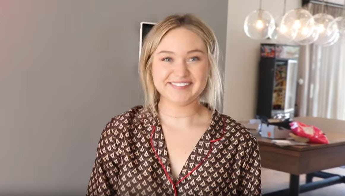 Who Is Taylor Hudson David Dobrik S New Assistant Is Making Her Mark