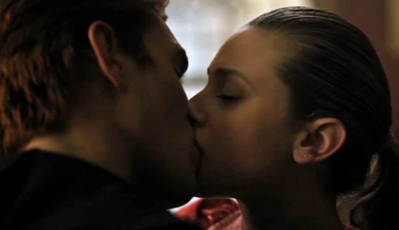 Betty and Archie kissing in 'Riverdale'
