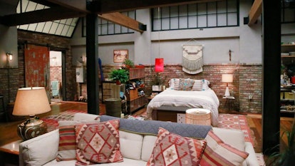 One of the best Zoom backgrounds for first dates is the dream house from "Grey's Anatomy."