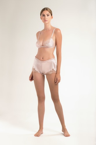 Floaty shorts in silk and Caudry lace