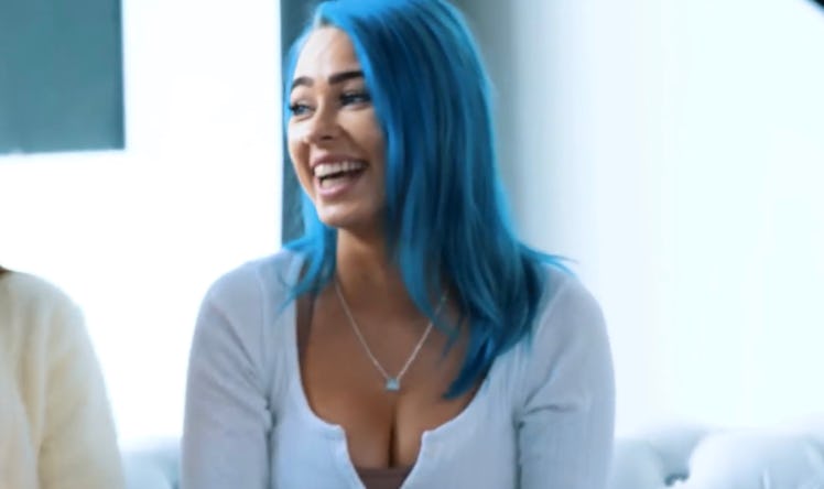 Leslie Golden appears in a video with the clubhouse girls.