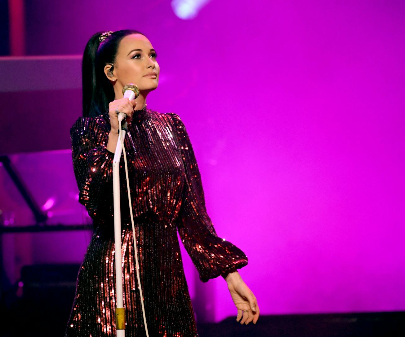 Kacey Musgraves wears a ponytail while performing.