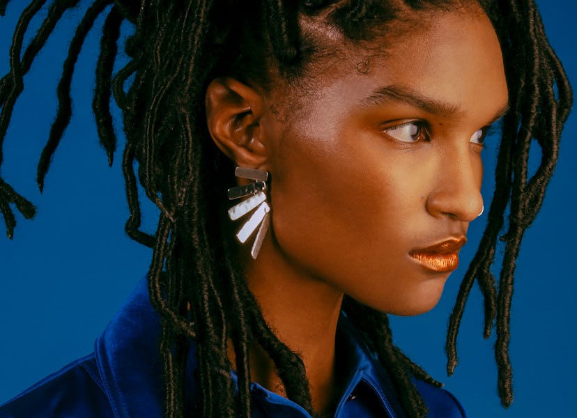 Ari Fitz wears Diane Von Furstenberg blue top and Robert Lee Morris earrings.