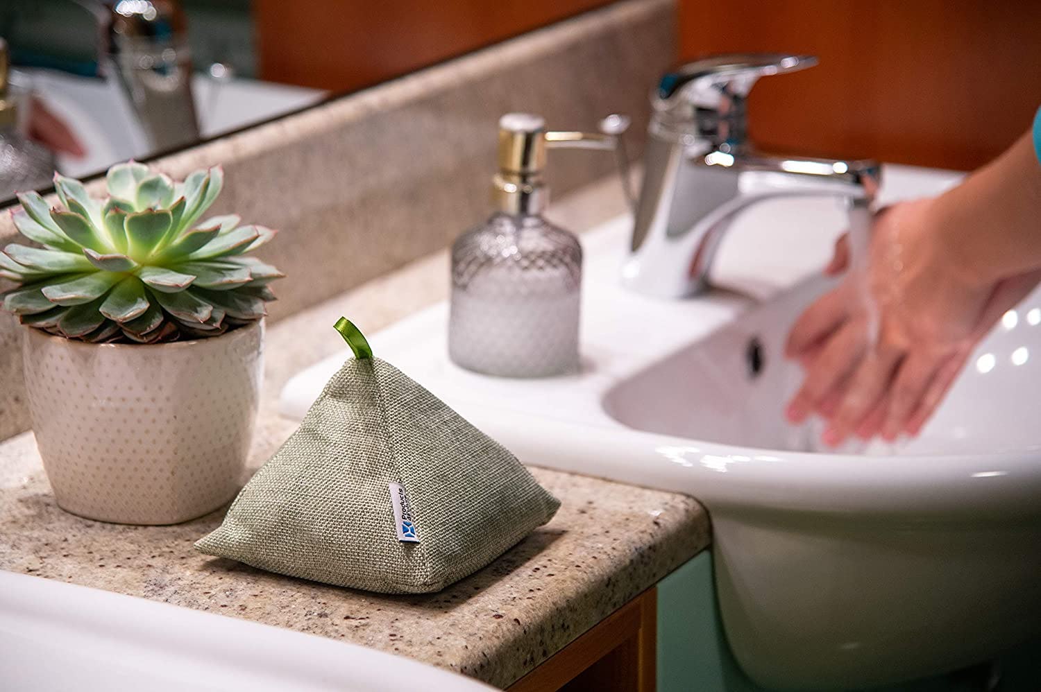 How To Make Your Closet Smell Good