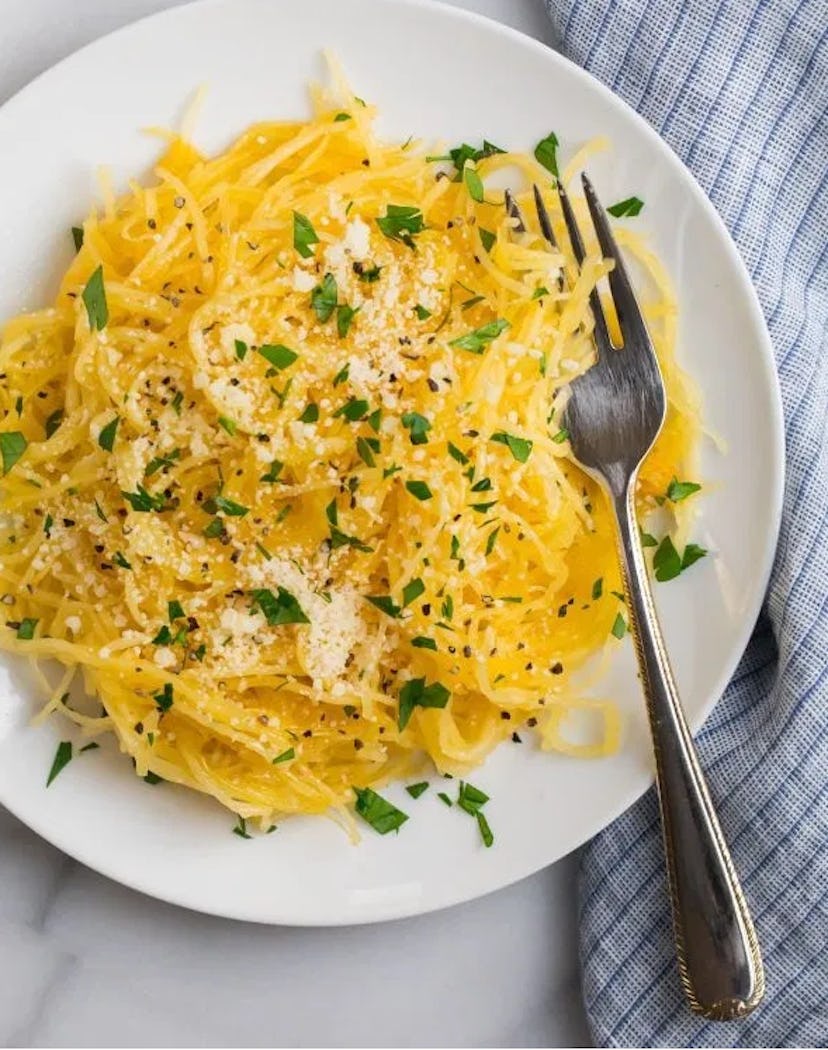 Crock pot spaghetti squash recipe from well plated makes an easy base for your Easter entree or a si...