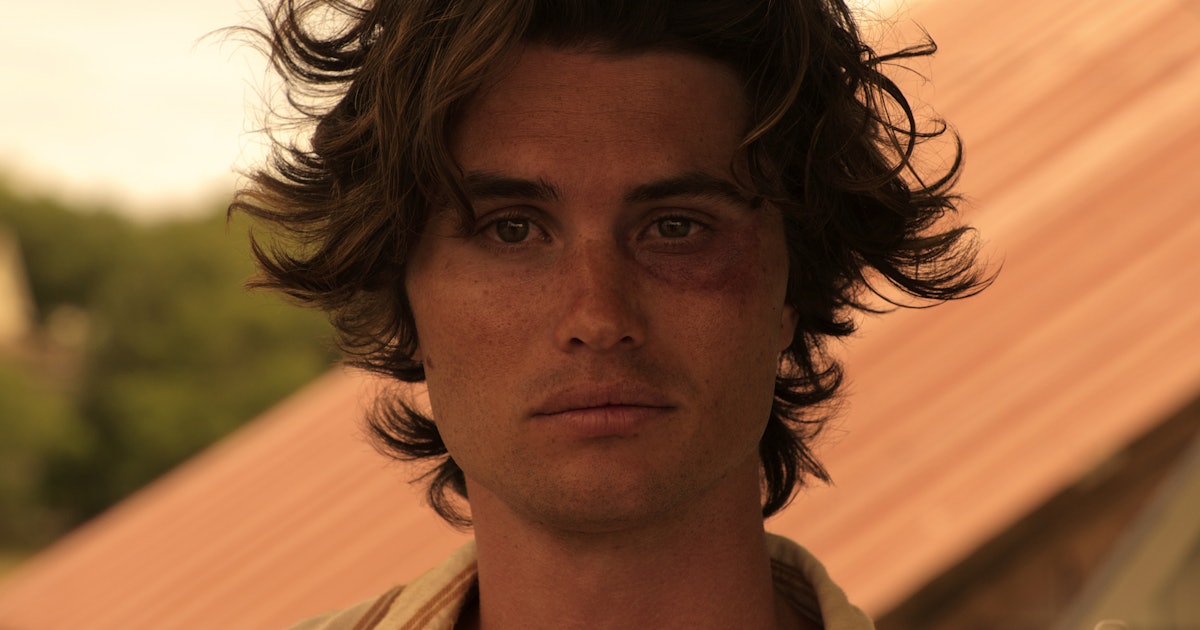Chase Stokes On Starring In Teen Surf Drama Outer Banks