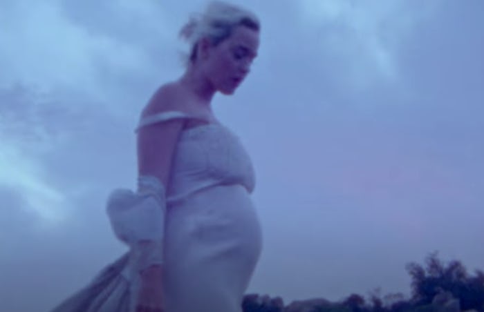 Katy Perry revealed her growing pregnancy bump in the music video for her new song, 'Daisies'.
