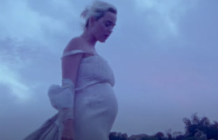 Katy Perry revealed her growing pregnancy bump in the music video for her new song, 'Daisies'. 