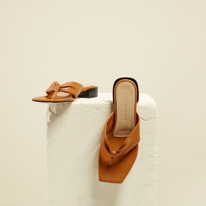 WRAP SANDAL, PECAN