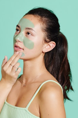Thanks to the mint and bentonite and kaolin clays, the mud mask is super refreshing and detoxifying.