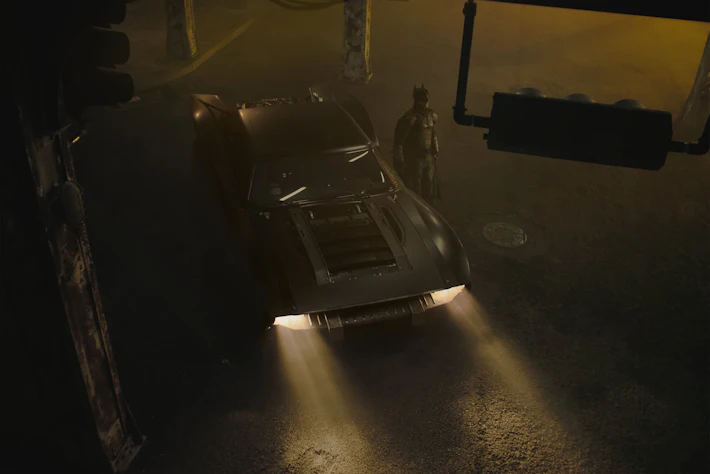 A ESTRELA DO BATMAN REVELA O QUE TORNA ESTE NOVO BATMÓVEL MAIS "DURÃO" DO QUE NUNCA 1 Em março, Matt Reeves twittou fotos do novo Batmobile que estreará em seu filme de super-heróis de 2021, 'The Batman'. Twitter.com/mattreevesLA