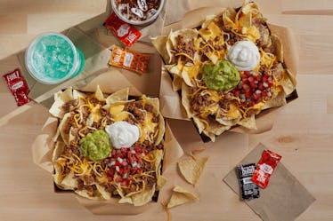 Taco Bell’s new Nachos Craving Pack comes with two medium drinks.