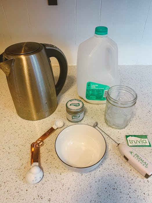 Equipment for preparing a perfect matcha latte