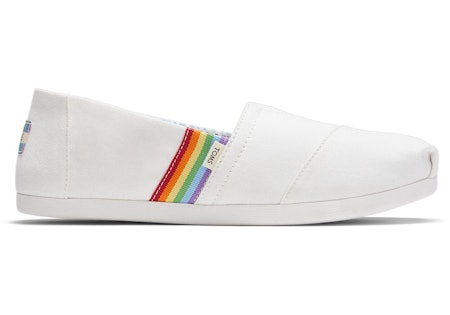 https://imgix.bustle.com/uploads/image/2020/5/27/8320ba7d-a043-4d23-9e61-f75150bf719e-toms.jpg?w=450&fit=crop&crop=faces&auto=format%2Ccompress&cs=srgb&q=70 https://imgix.bustle.com/uploads/image/2020/5/27/8320ba7d-a043-4d23-9e61-f75150bf719e-toms.jpg?w=450&fit=crop&crop=faces&auto=format%2Ccompress&cs=srgb&q=70