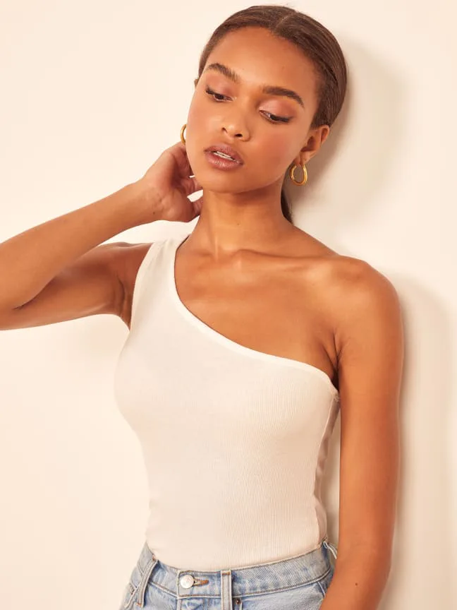 The One-Shoulder Top Trend Is Here To Replace Your Puff-Sleeve Blouse