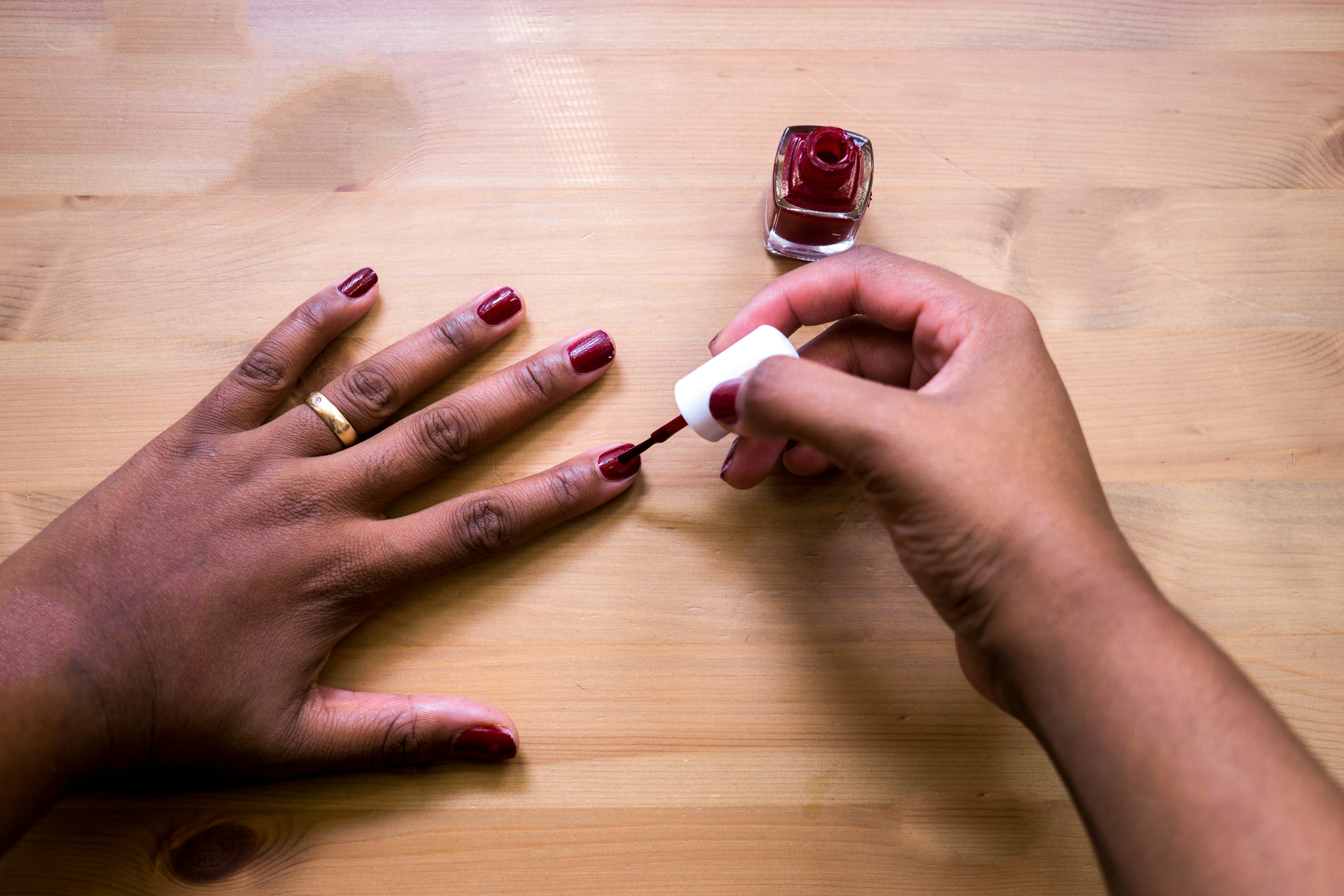 How To Mix Nail Polish To Create Your Own Unique Shade