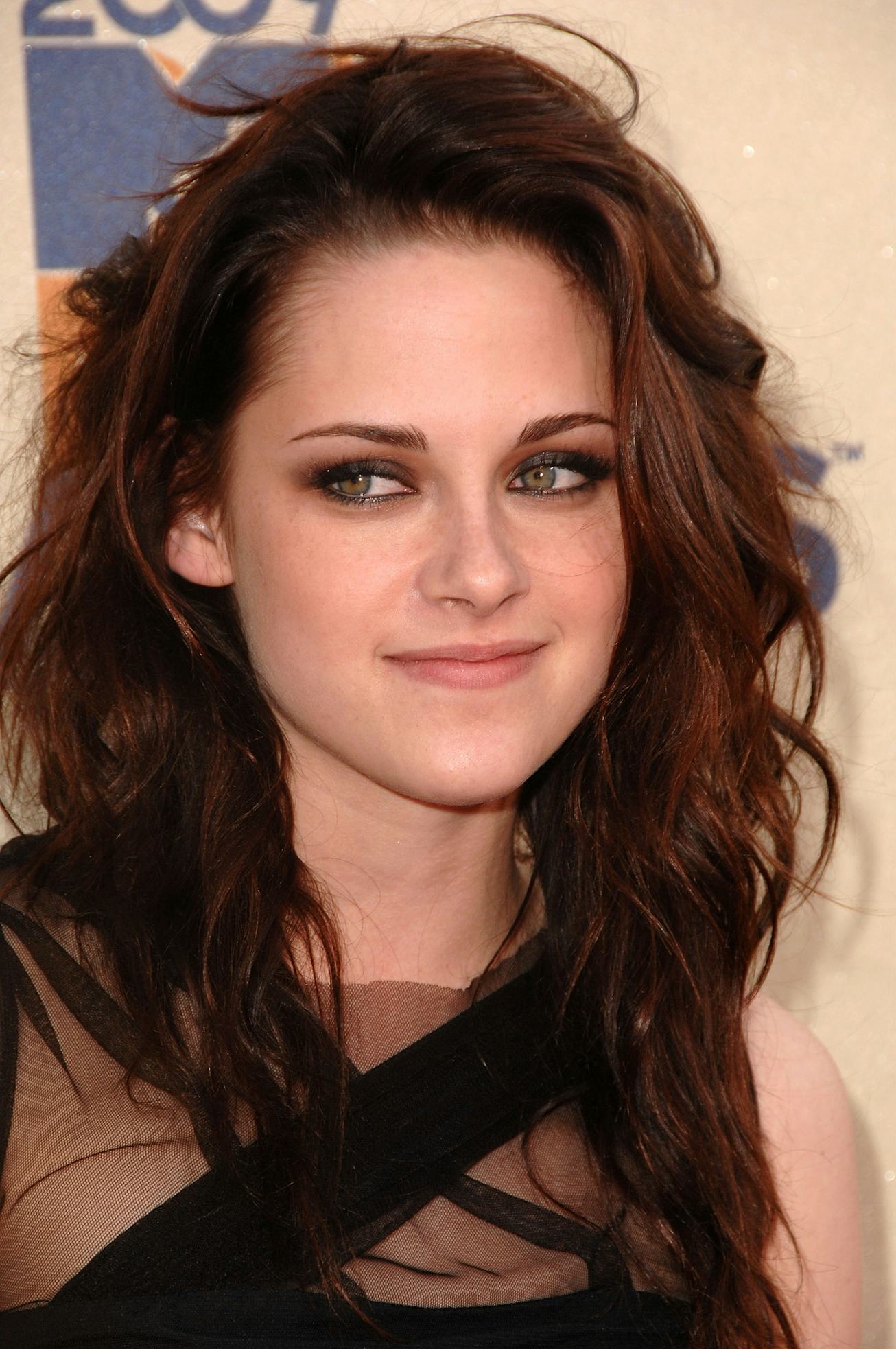 See Kristen Stewart’s Beauty Evolution From Twilight To Today